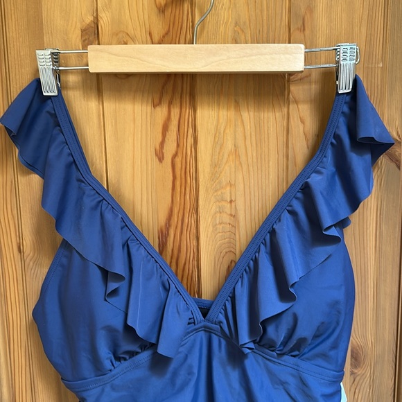NWT! One Piece Swimsuit - Picture 2 of 8